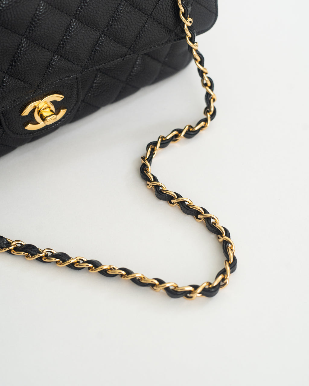 Chanel Classic Flap Medium in Black Caviar GHW