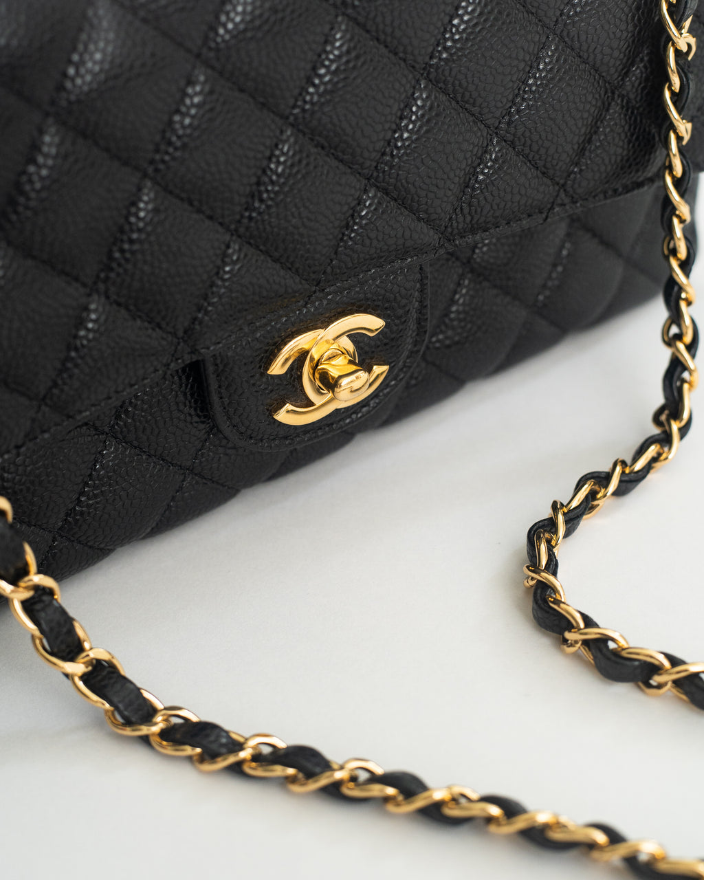 Chanel Classic Flap Medium in Black Caviar GHW