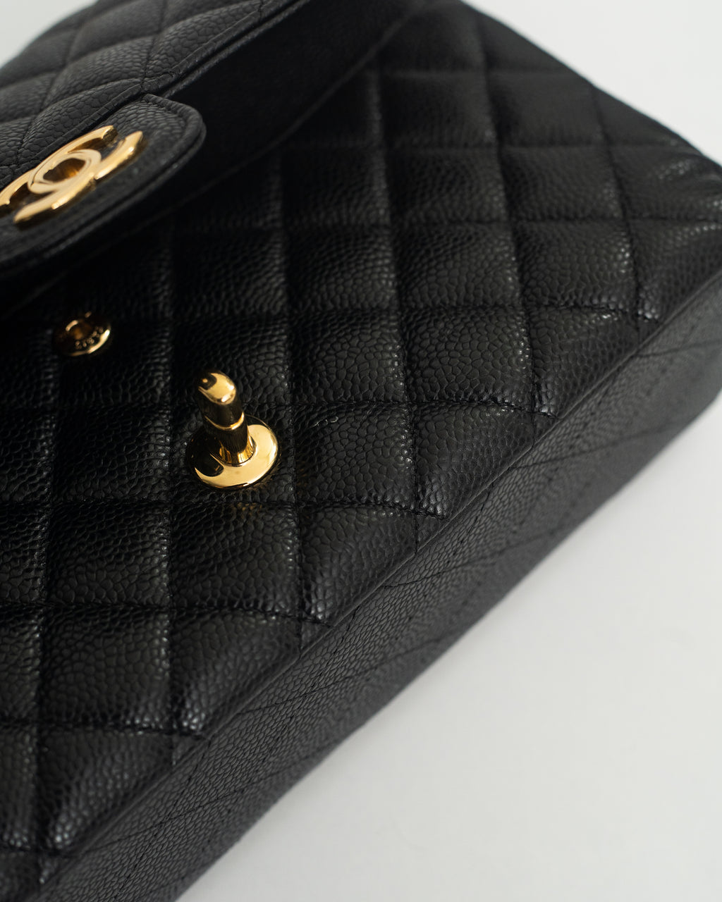 Chanel Classic Flap Medium in Black Caviar GHW